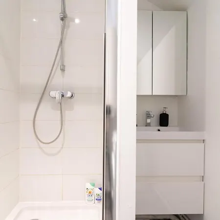 Hypercentre Stations Superb Apartment!